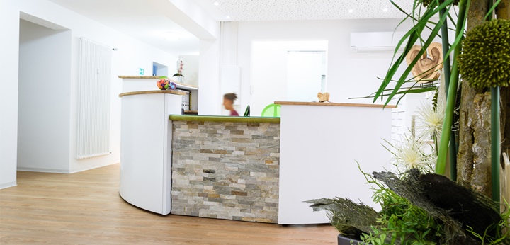 Rezeption der Zahnarztpraxis Dr. Jordan in Neumarkt