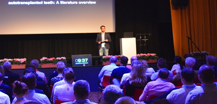 Benedikt Jordan, aus der Sicht des Publikums bei einem seiner Vorträge